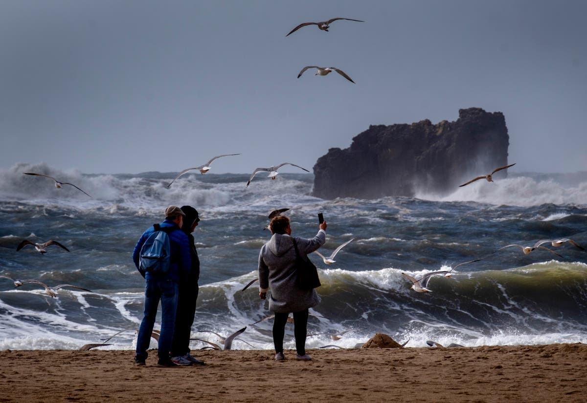 Alerta de tempestade para pontos turísticos de férias na Europa mata quatro, incluindo britânicos