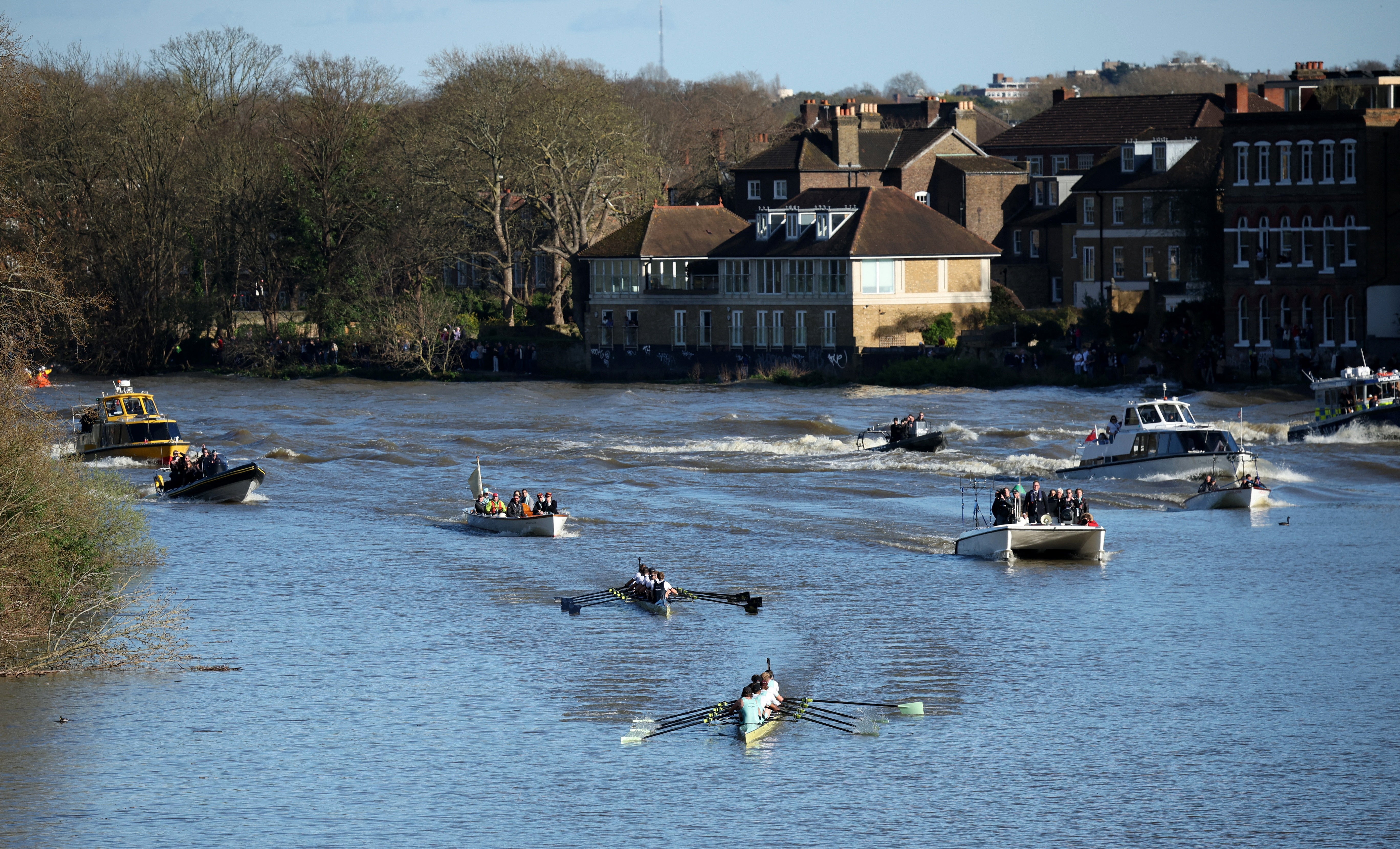 A general view as Cambridge lead Oxford during the men’s race