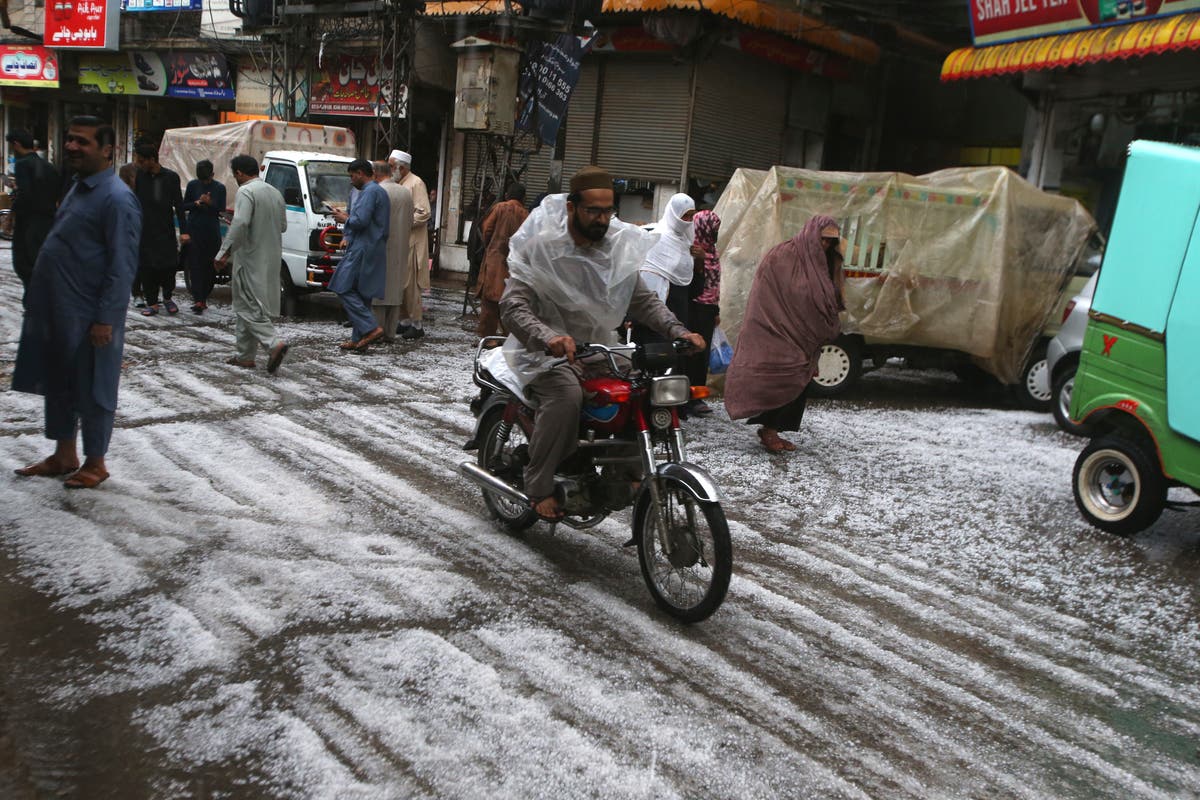 Heavy rains in northwestern Pakistan kill 8 people, mostly children, and injure 12