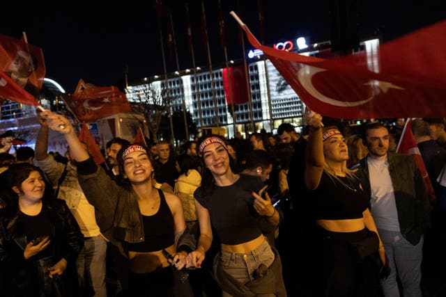 <p>Supporters of Istanbul mayor Ekrem Imamoglu, candidate of the main opposition Republican People's Party, celebrate in Istanbul, Turkey</p>