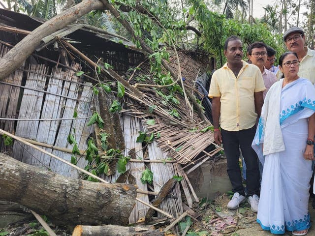 <p>Hundreds homeless as violent storm hits West Bengal, India</p>