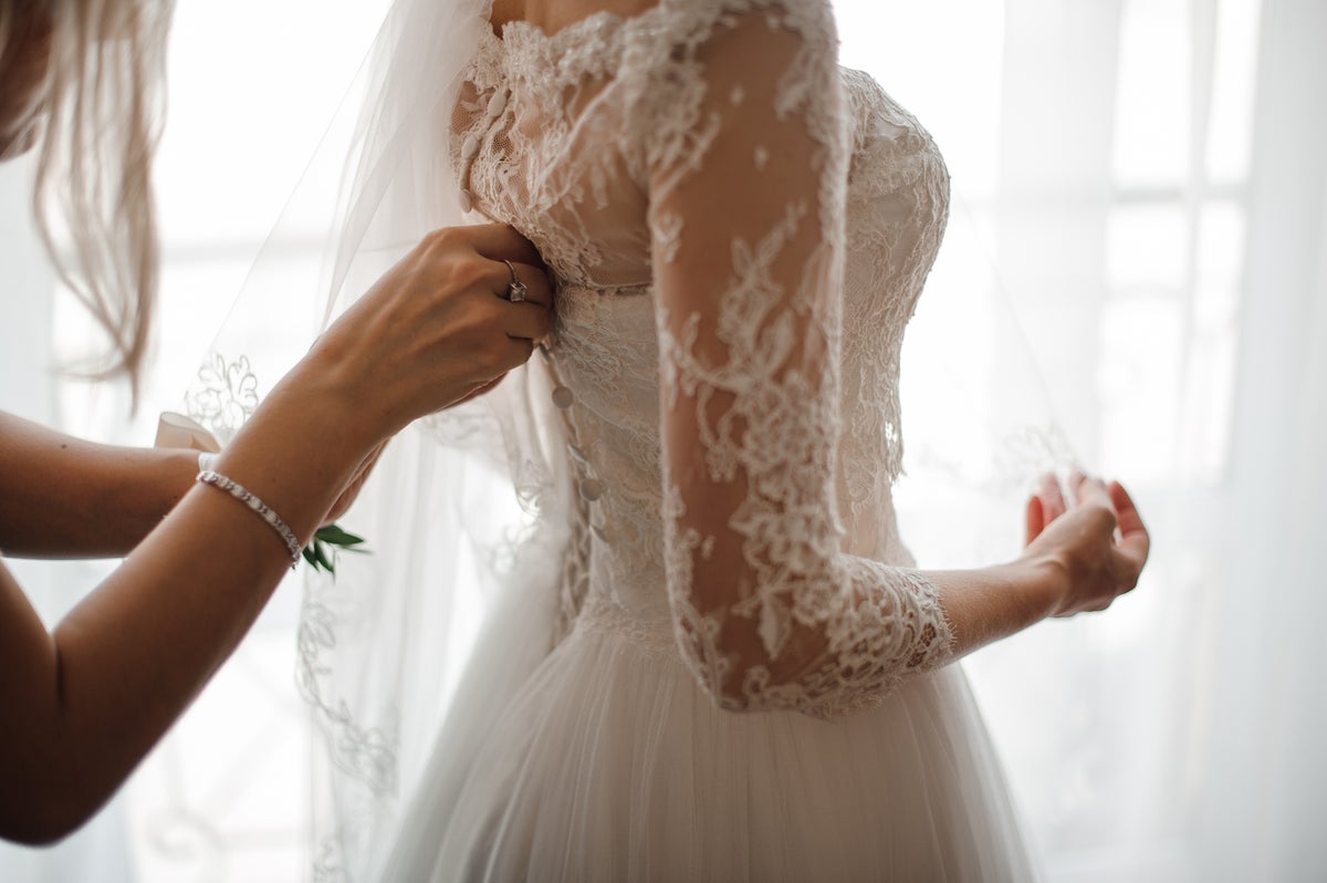 Woman defended after refusing to wear stepsister’s handmade wedding dress