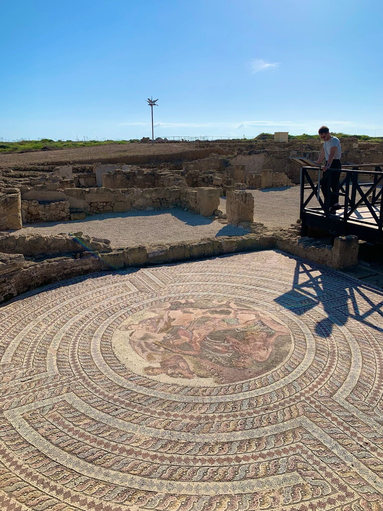 Vá ao Parque Arqueológico de Paphos para explorar ruínas bem preservadas de antigas vilas romanas