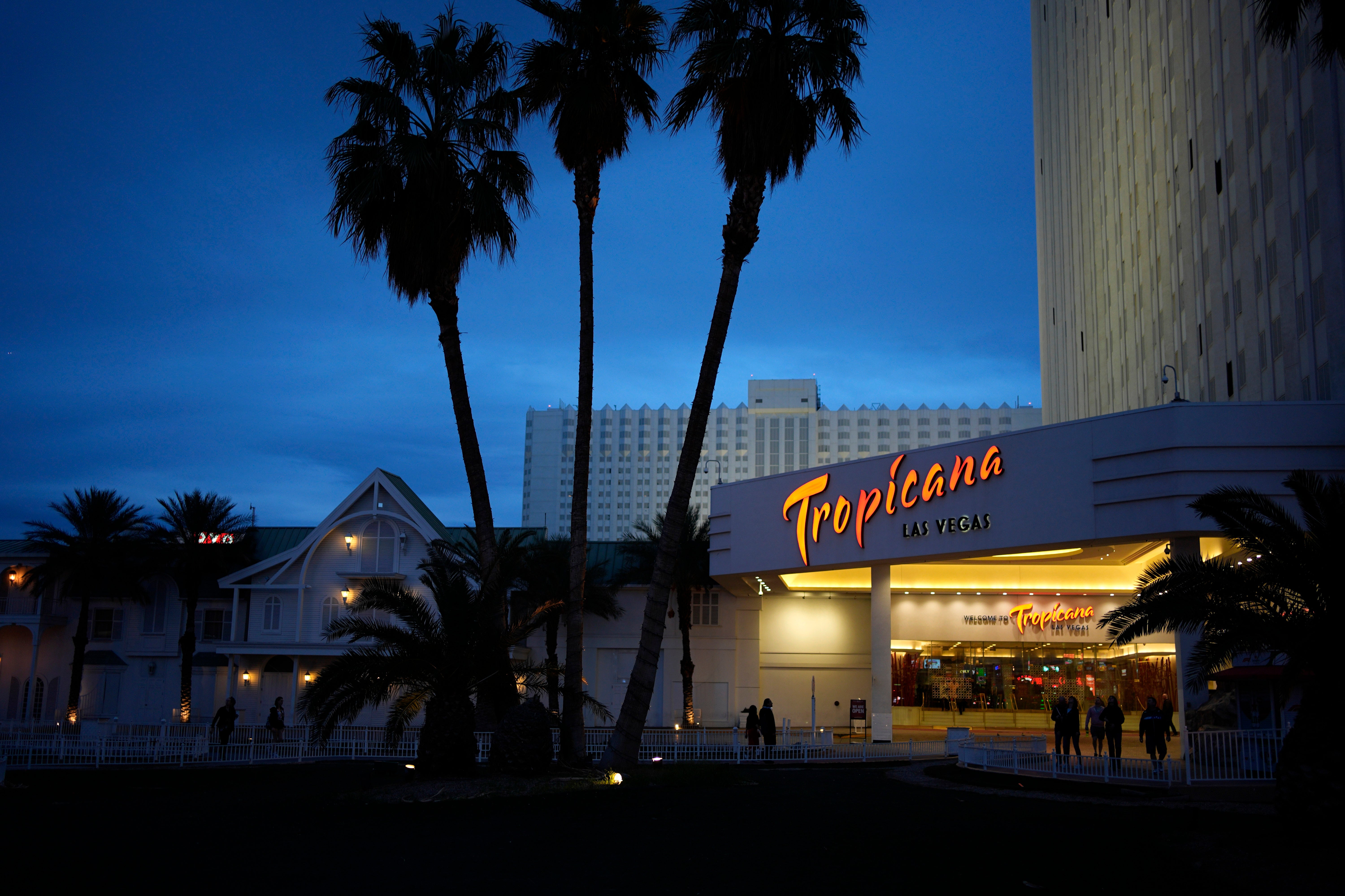 LAS VEGAS-CASINO TROPICANA-CIERRE