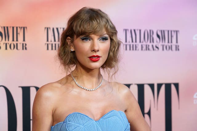 <p>Celebrity makeup artist says Taylor Swift’s mother didn’t initially want singer to wear red lipstick</p>