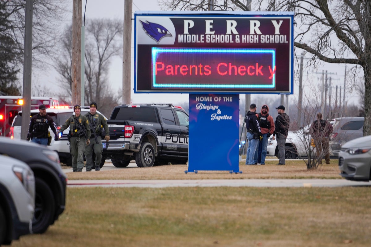Teachers in Iowa district that had school shooting can get retention bonus next year under new bill