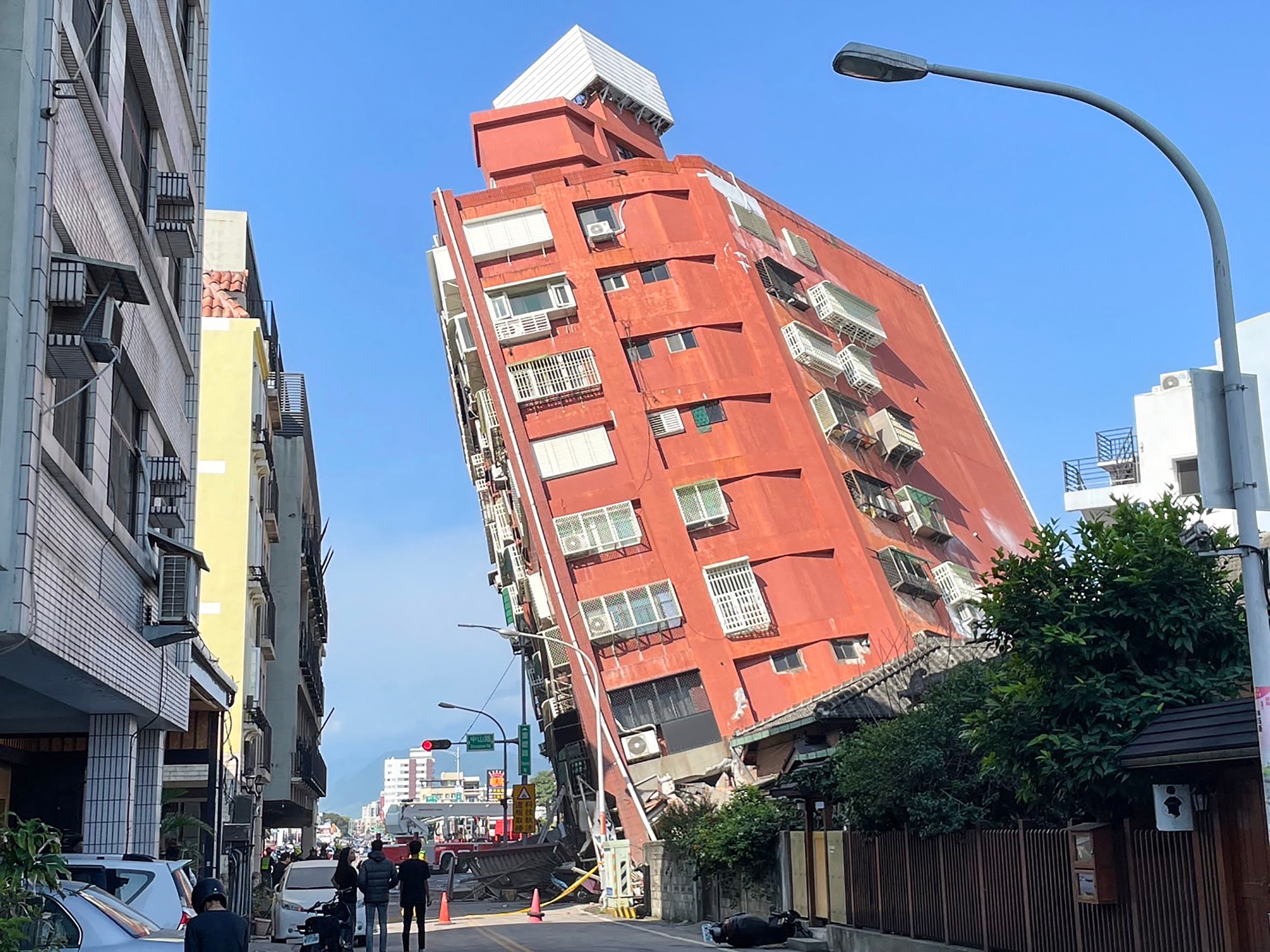 Watch a live view of Taipei after deadly 7.4-magnitude earthquake hits Taiwan - Vimarsana News