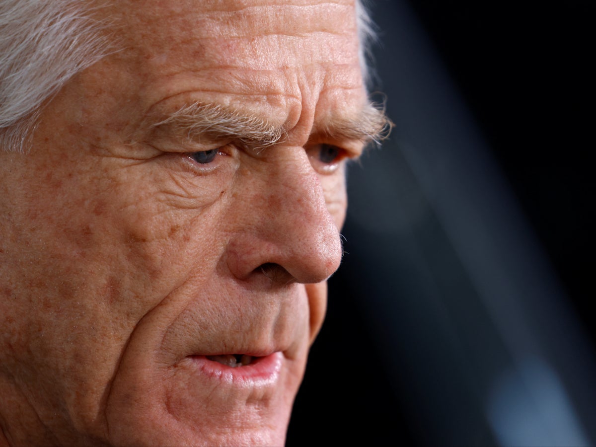 Peter Navarro asks Supreme Court to get him out of jail just 15 days into sentence