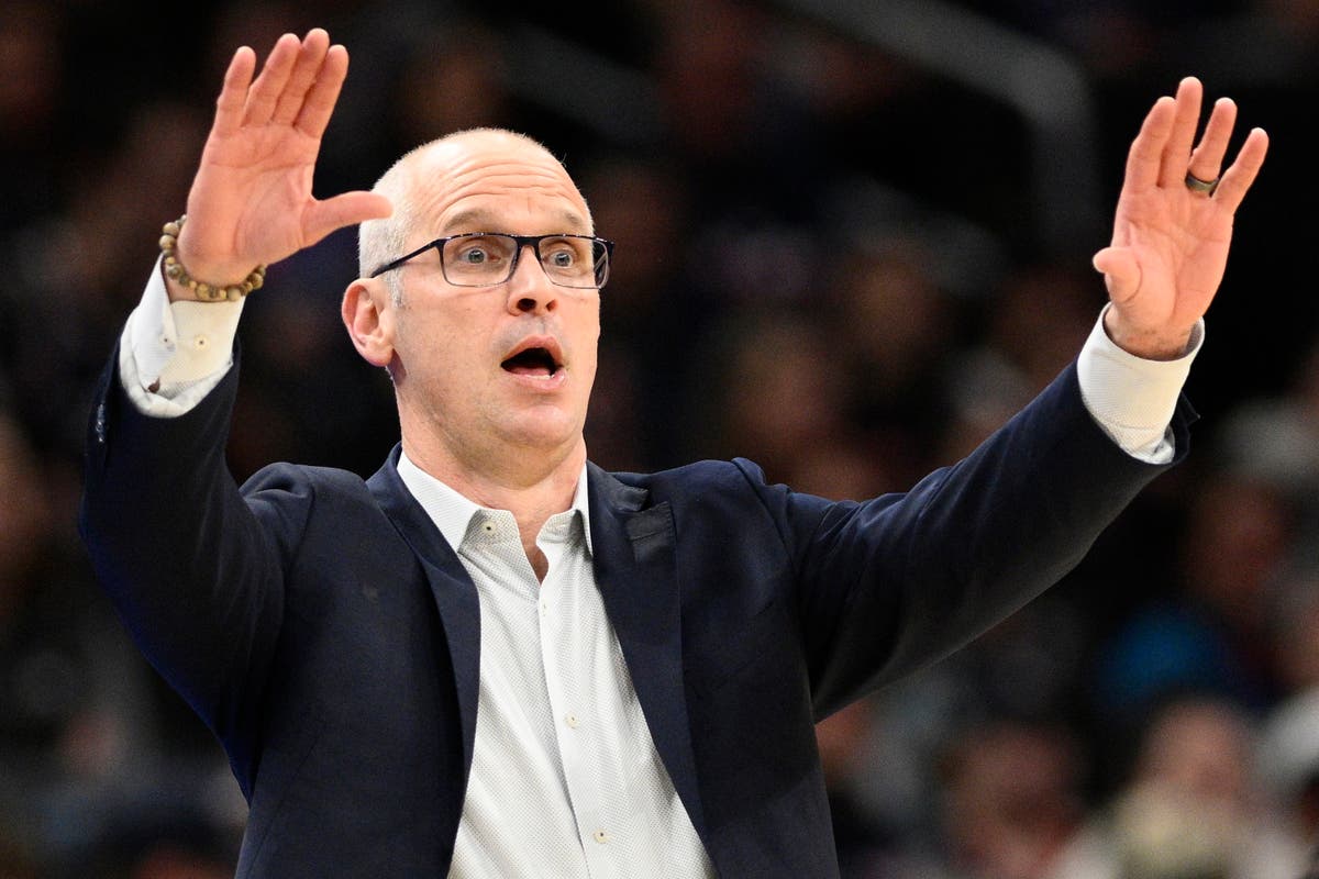 UConn men stuck in Connecticut ahead of Final Four because of plane issues, AP source says