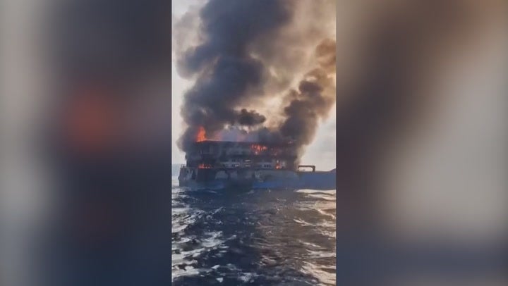 <p>Tourists leap into sea after ferry catches fire off Thailand coast.</p>