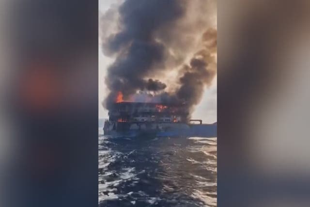<p>Tourists leap into sea after ferry catches fire off Thailand coast.</p>