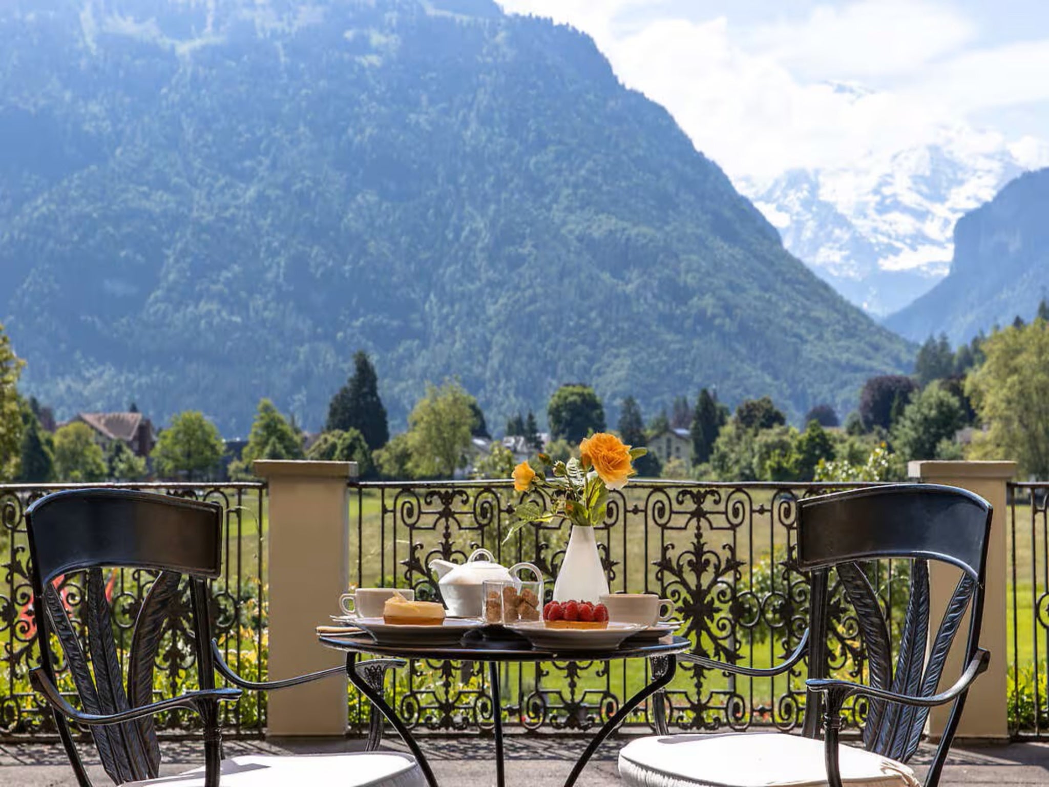 This resort serves up breakfast with a side of mountain views
