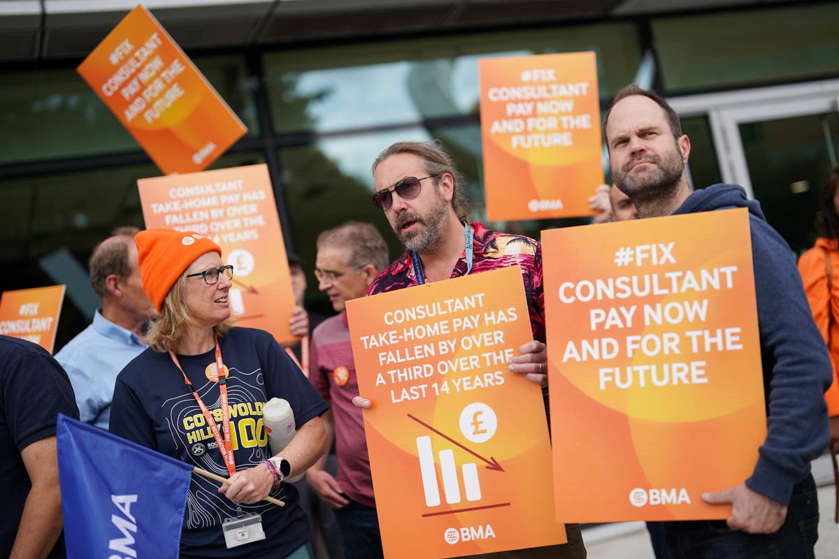 NHS consultants accept deal giving some doctors a £20,000 pay rise – bringing end to strikes