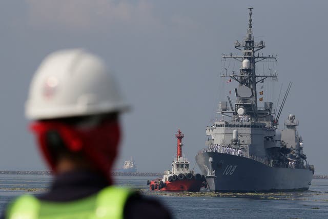 <p>File. A Filipino port worker looks as the Japanese Ship Akebono (DD-108), a Murasame-class destroyer of the Japan Maritime Self-Defense Force, prepares to dock for a goodwill visit at Manila’s south harbour, Philippines on 27 September 2018</p>