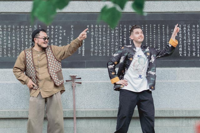 <p>Shaun Gibson (right), a music influencer, combines Chinese traditional instruments with Western pop rhythms in his work  </p>