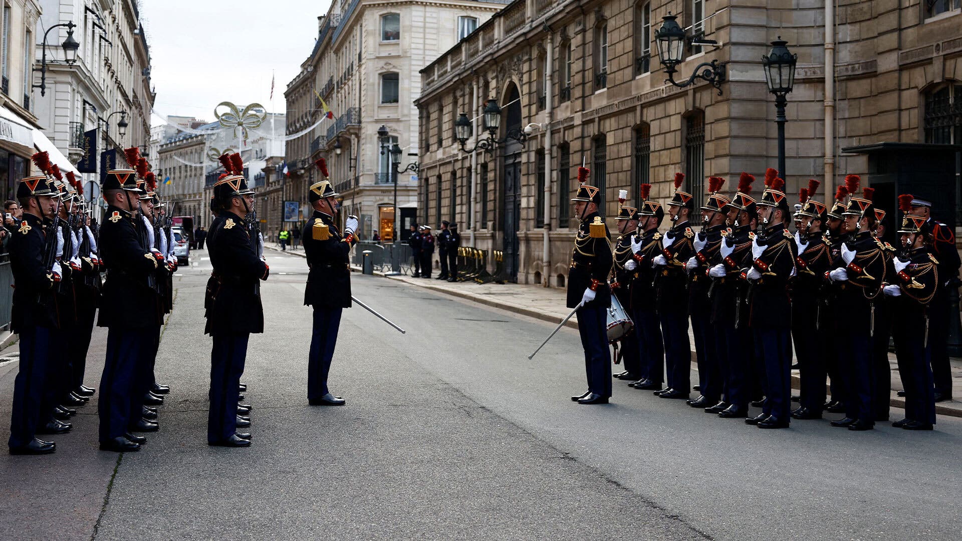 Watch live: Landmark Changing of the Guards as British troops join French on Entente Cordiale anniversary - Vimarsana News