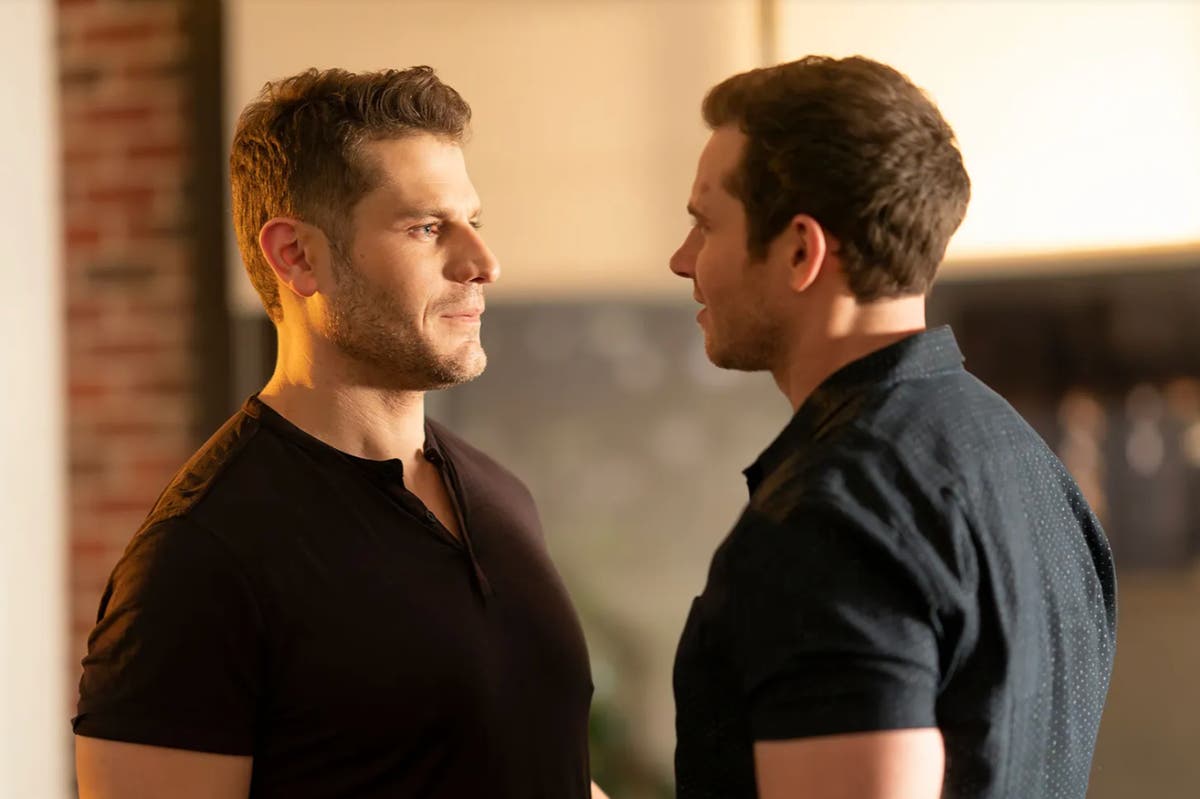 9-1-1 actor condemns homophobic backlash to character&rsquo;s gay kiss