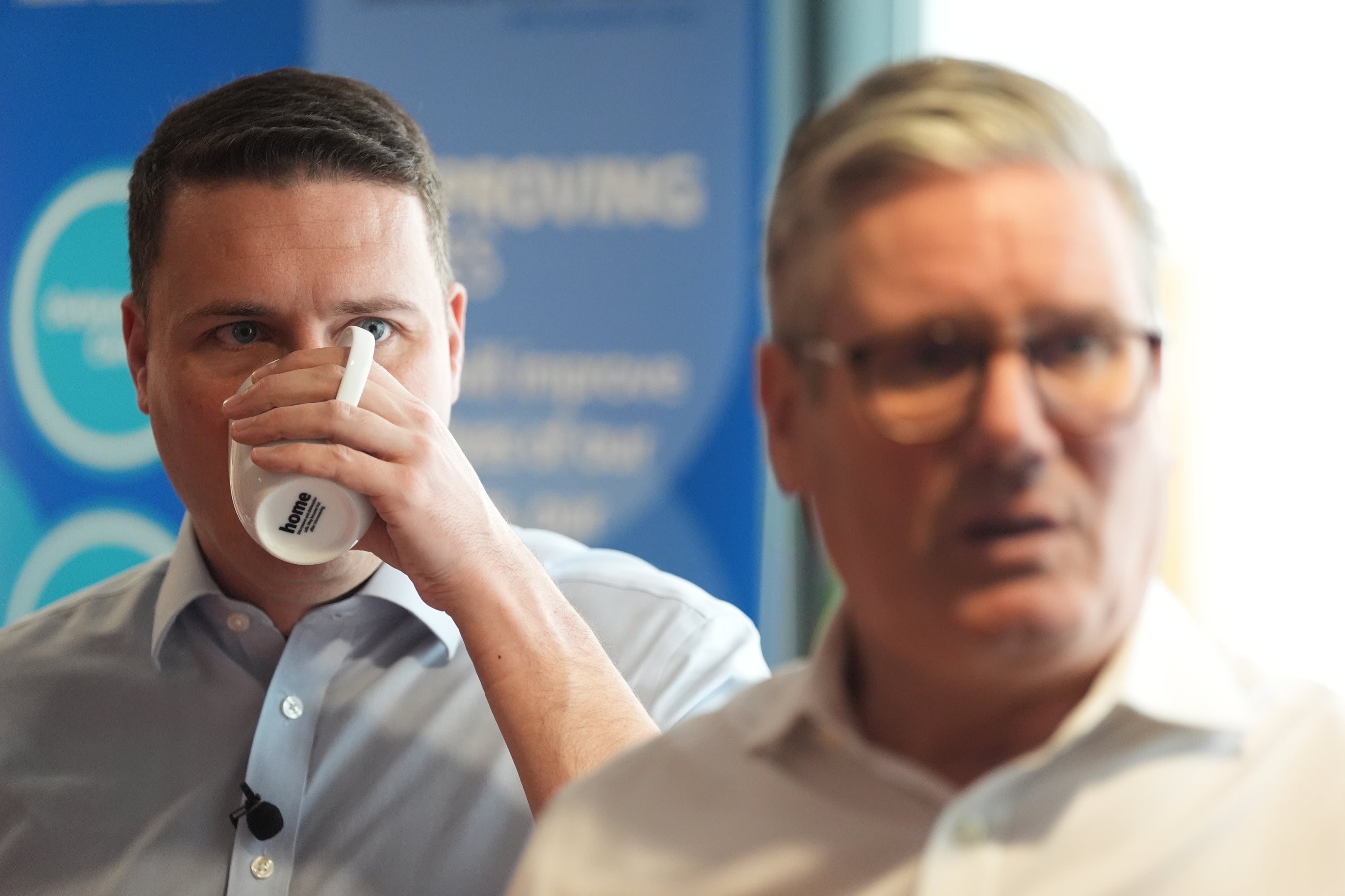 Labour leader Sir Keir Starmer (right) and shadow health secretary Wes Streeting, during a visit to Kings Mill Hospital