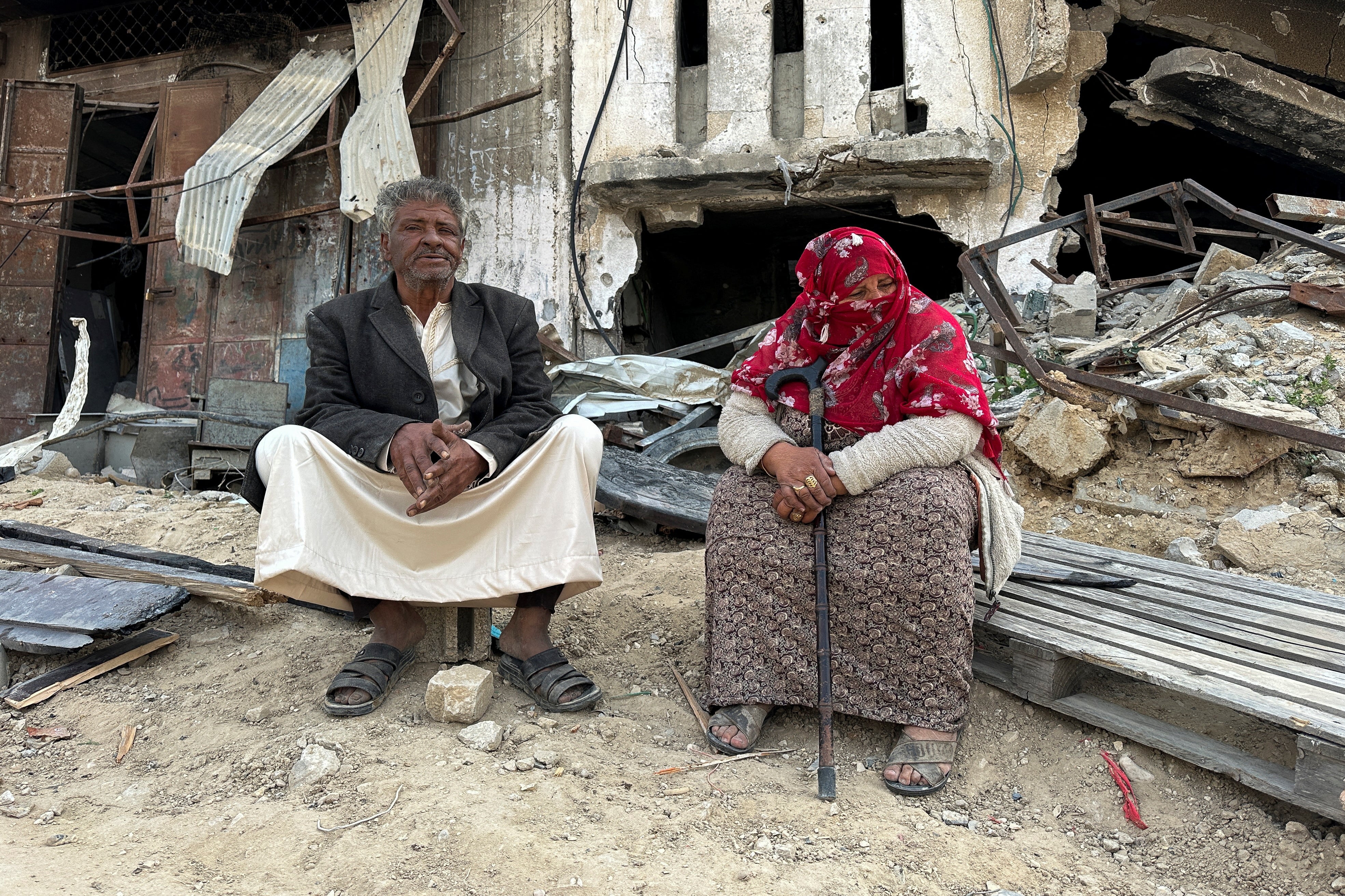 A Palestinian family returns to Khan Younis