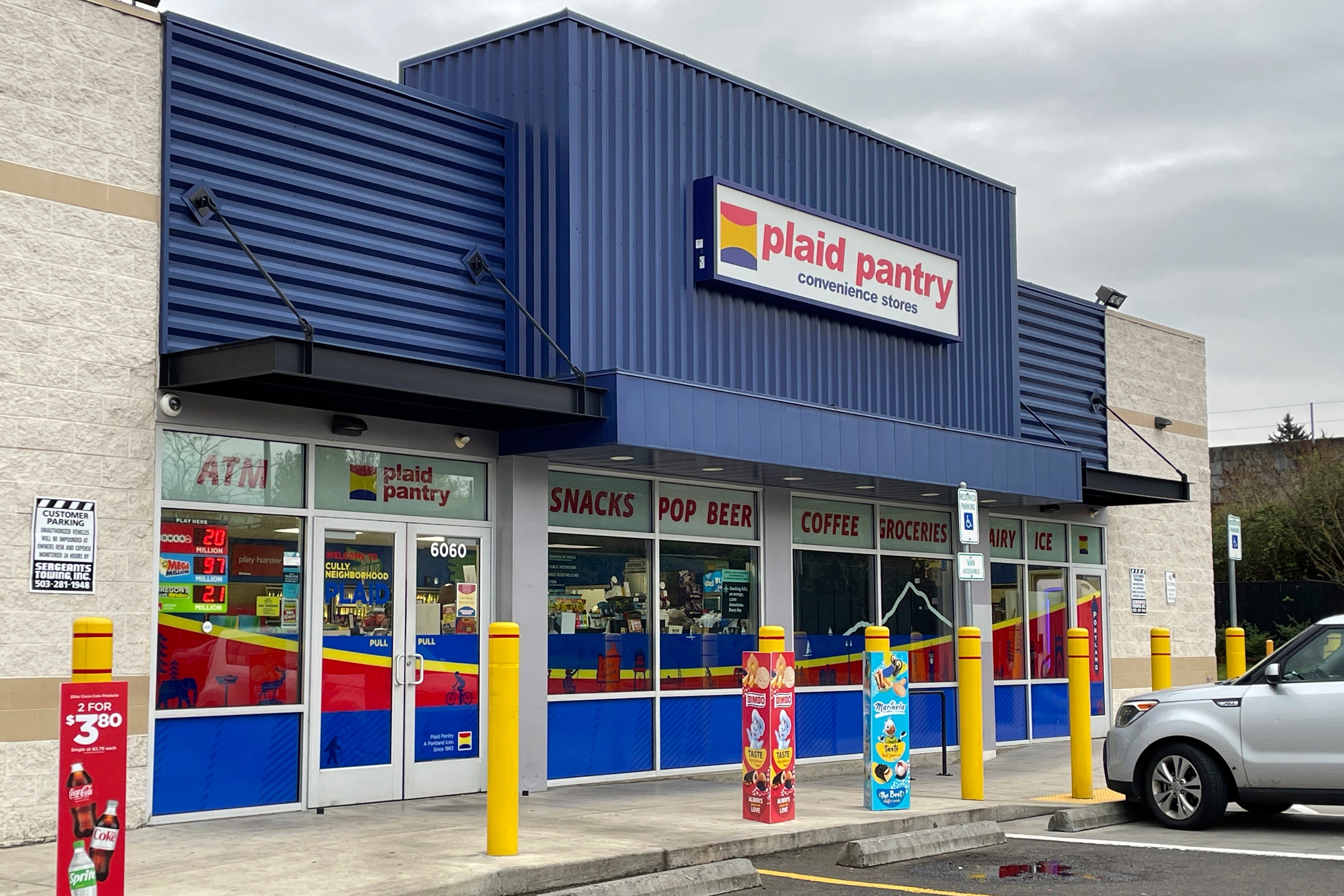 The Plaid Pantry convenience store that sold a $1.3bn Powerball jackpot, the eighth-largest lottery prize in US history, in Portland, Oregon