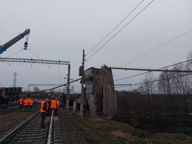 <p>Smolensk oblast’s regional governor Vasiliy Anokhin said six of the total seven spans of the bridge collapsed.</p>