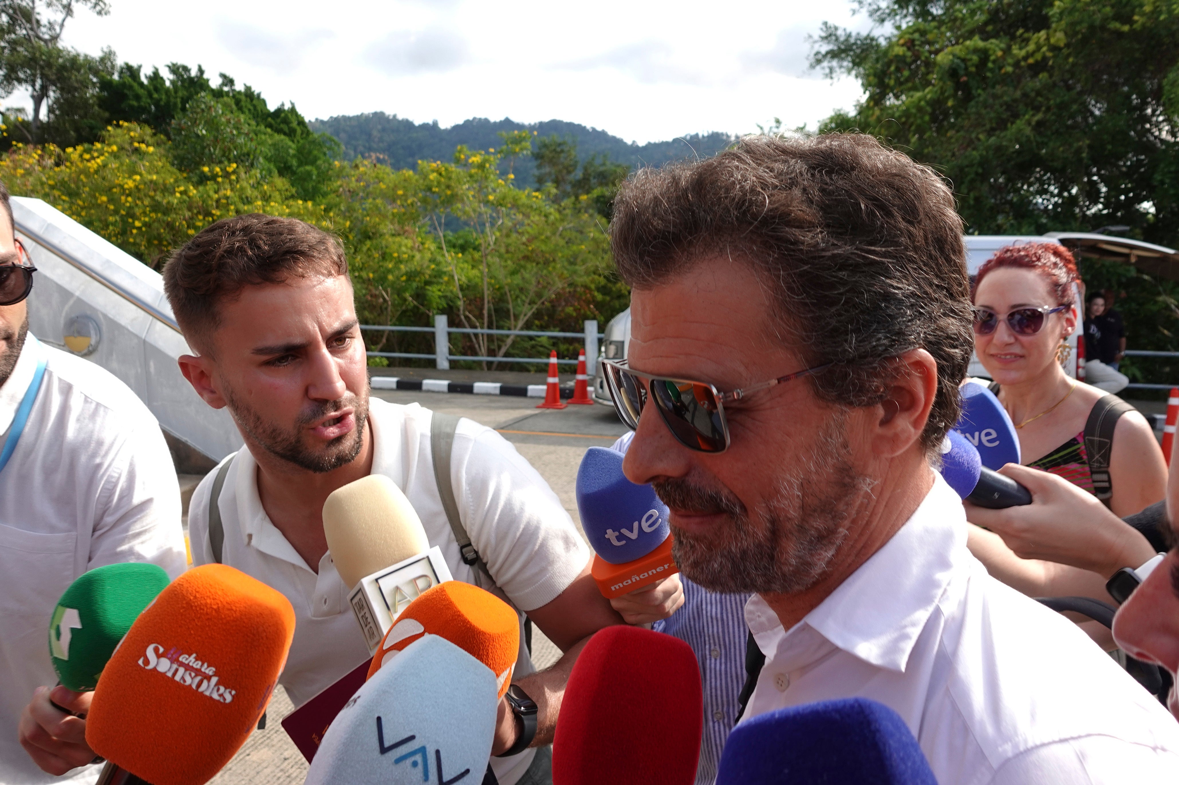 Spanish actor Rodolfo Sancho, right, father of Daniel Sancho Bronchalo, talks to reporters as he arrives at Koh Samui