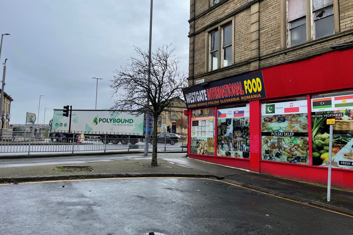 Man held on suspicion of murder after mother stabbed in Bradford street ...