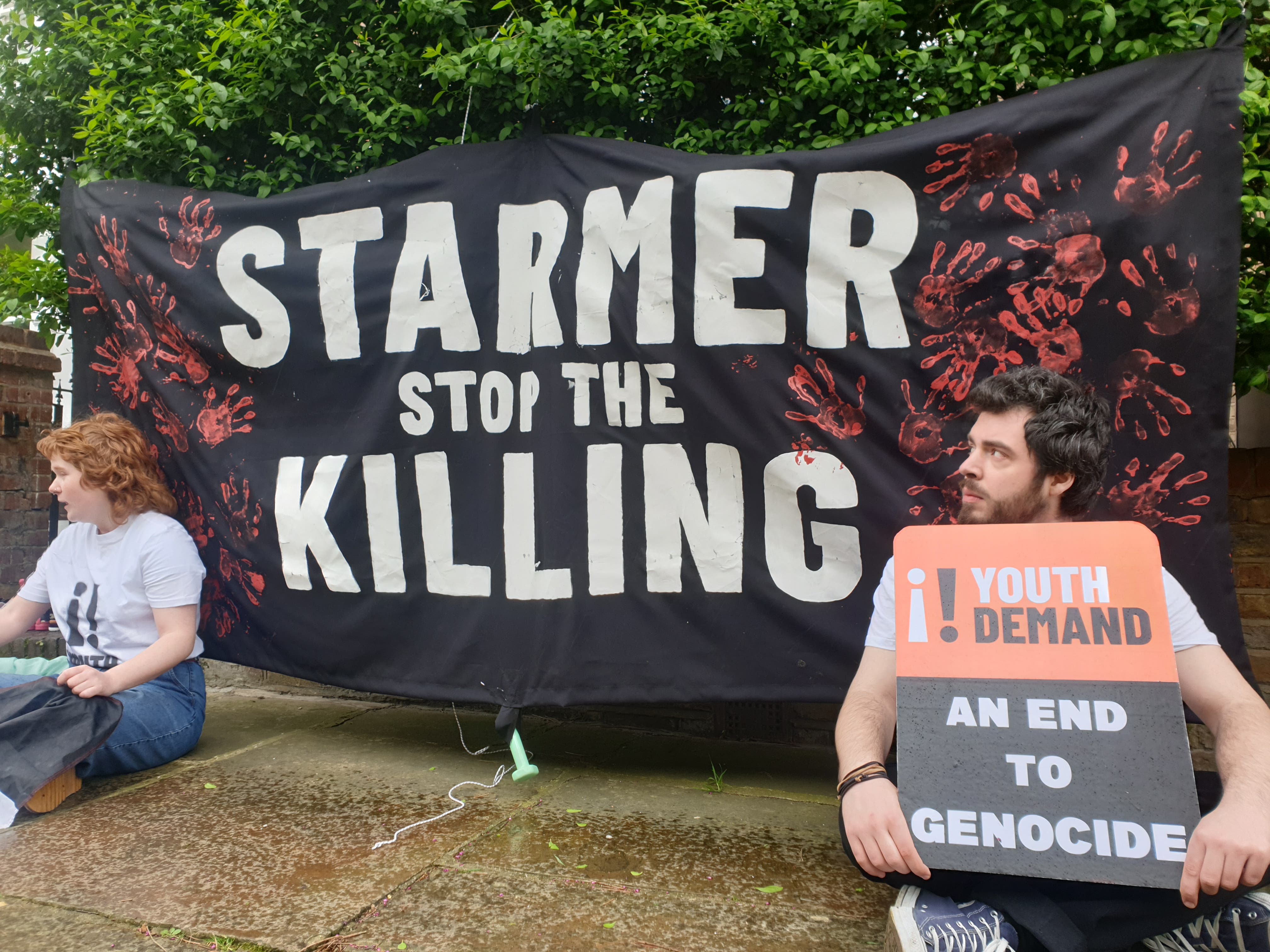 Three charged after pro-Palestine protesters hang 'stop the killing' banner outside Starmer's home - Vimarsana News