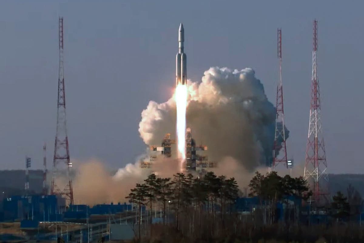 In Russia's Far East, a new heavy-lift rocket blasts off into space ...