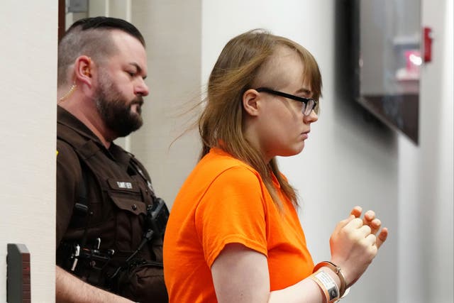<p>Morgan Geyser is brought into Waukesha County Circuit Court for a motion hearing on Wednesday, 10 April 2024, in Waukesha, Wisconsin</p>
