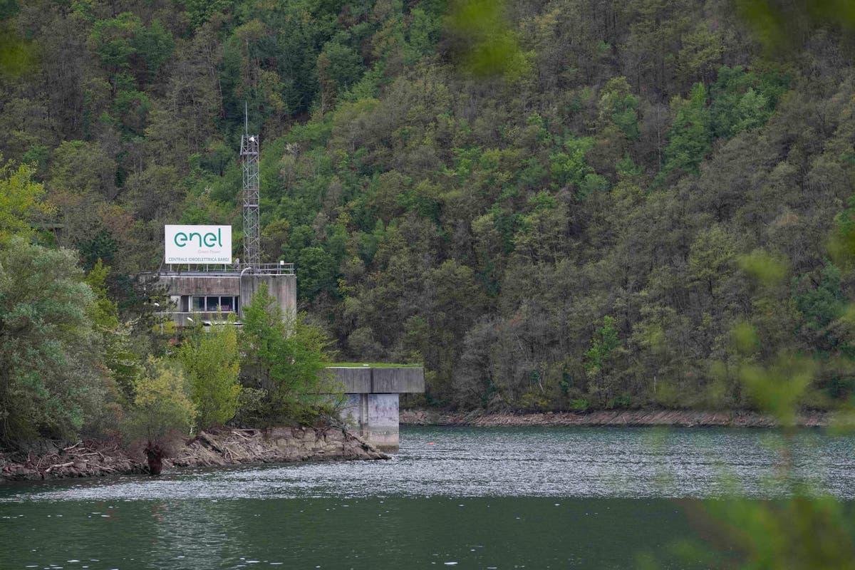 Divers discover 2 more bodies in Italian hydro powerplant explosion. Death toll hits 5