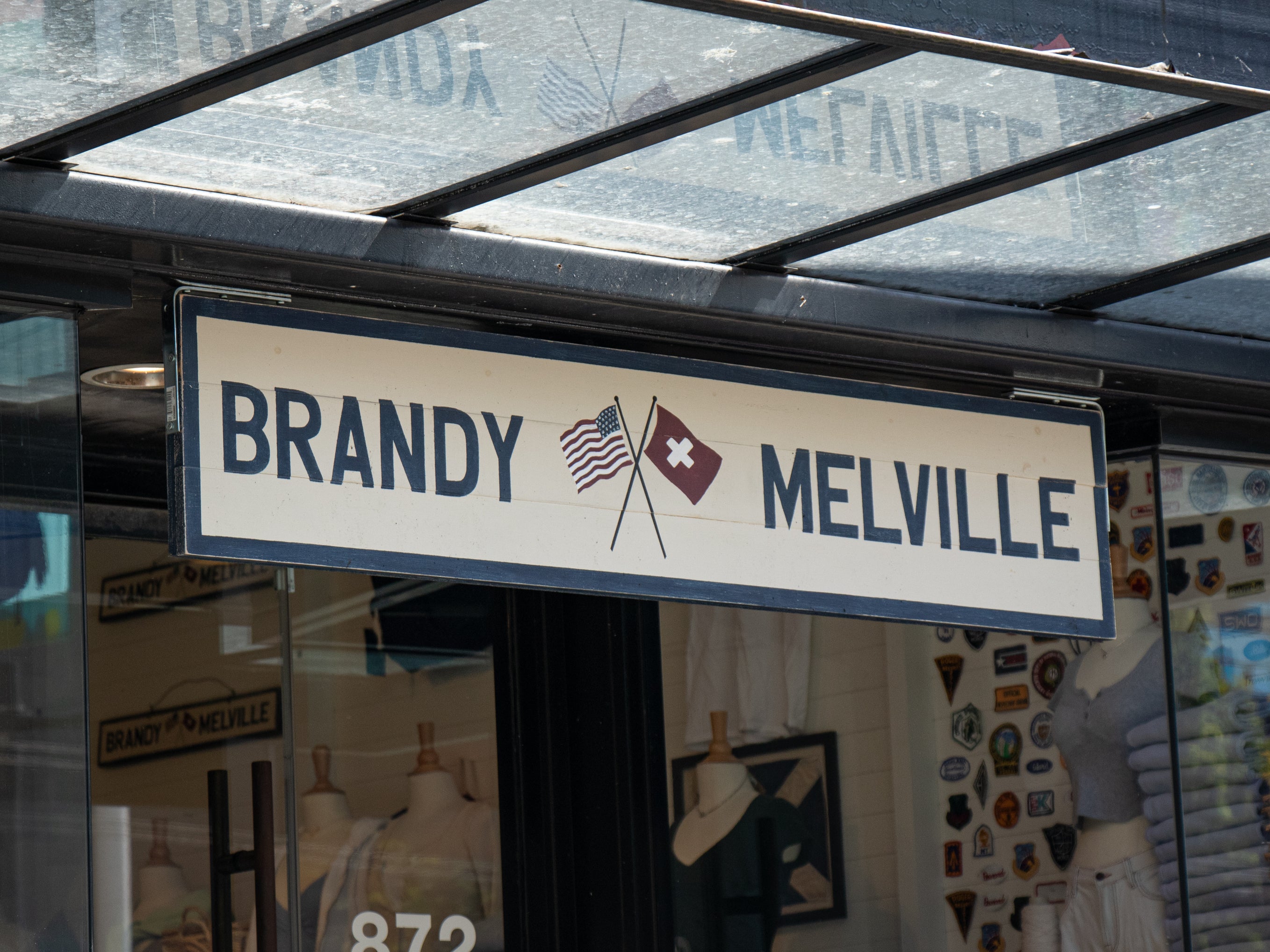 Brandy Melville sah sich wegen seines Modells für Einheitsgröße mit Gegenreaktionen und Vorwürfen einer giftigen Arbeitskultur konfrontiert