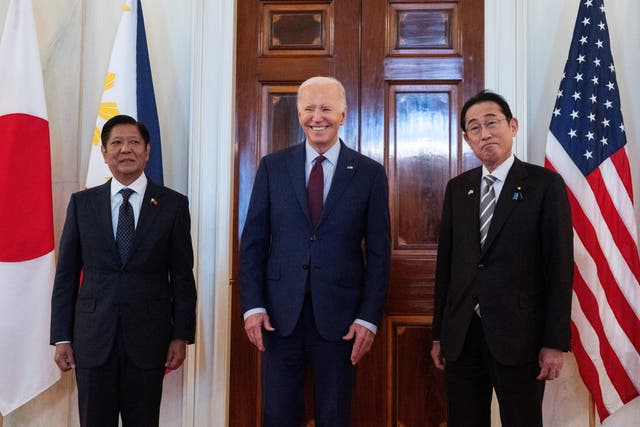 <p>US president Joe Biden speaks to the press with Japanese prime minister Fumio Kishida (R) and Filipino president Ferdinand Marcos Jr. (L) ahead of a trilateral meeting at the White House in Washington </p>