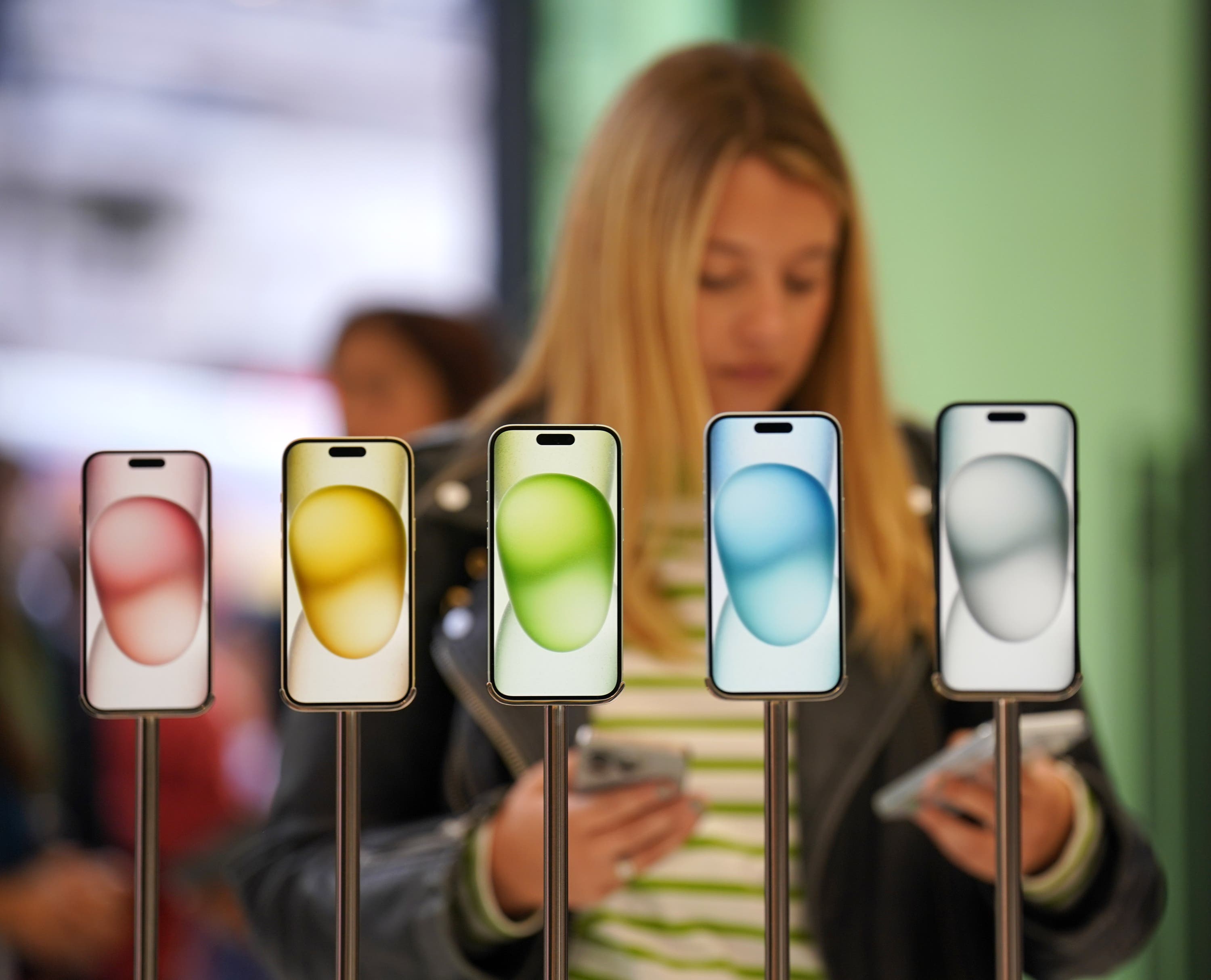 Apple announces major change that will save iPhone owners money - Vimarsana News