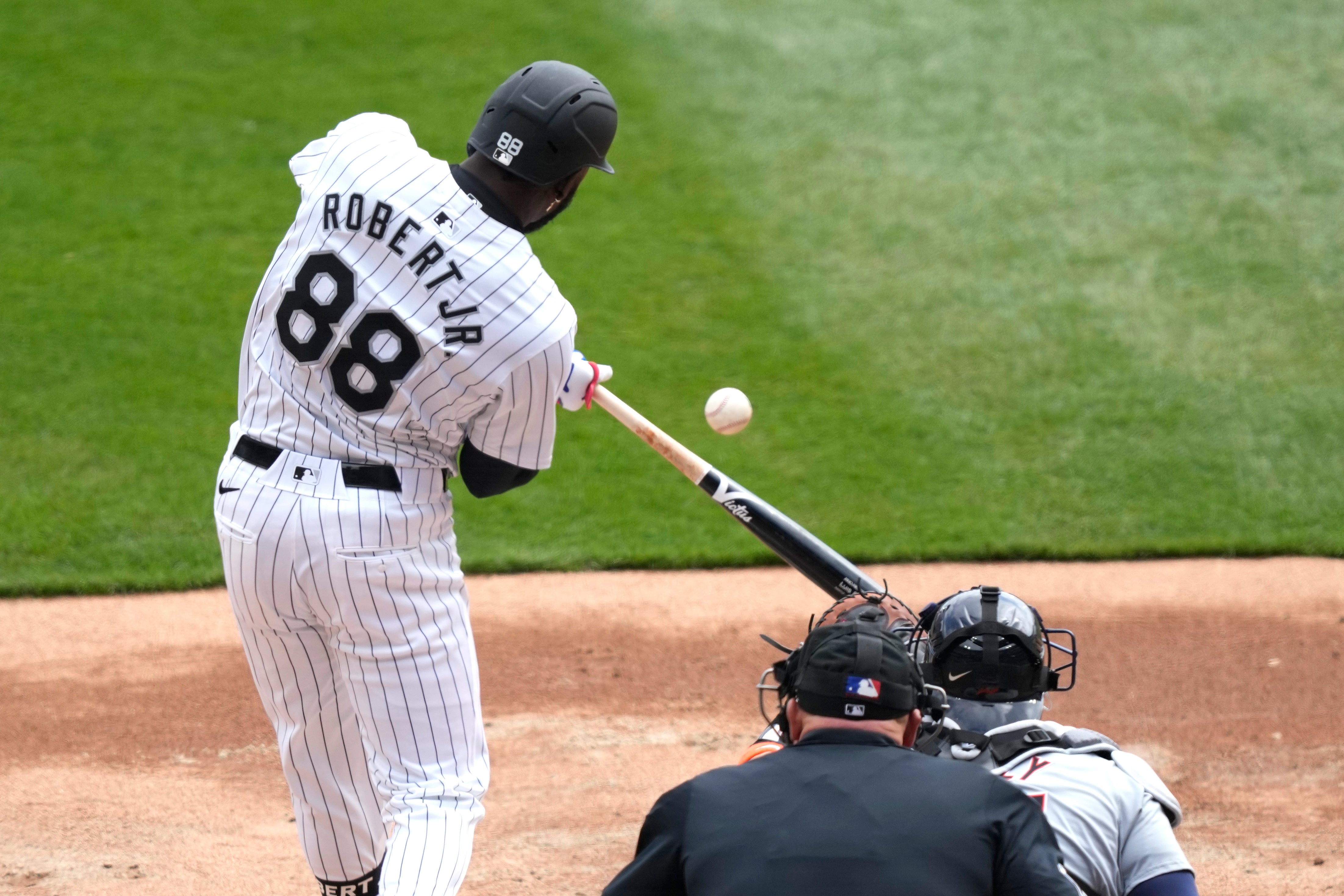 TIGRES-MEDIAS BLANCAS