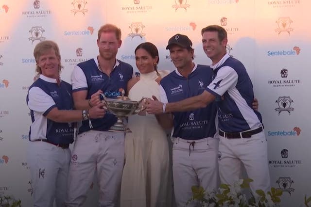 <p>Meghan Markle kisses Prince Harry as she presents him with polo trophy at Miami charity match.</p>