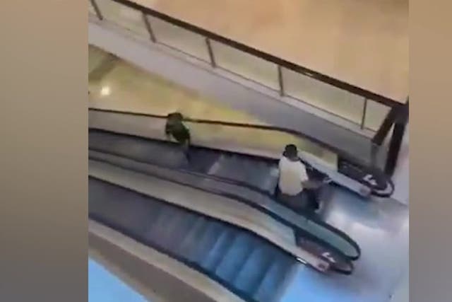 <p>Watch: Brave shopper fights off Sydney mall knifeman in terrifying Westfield attack.</p>