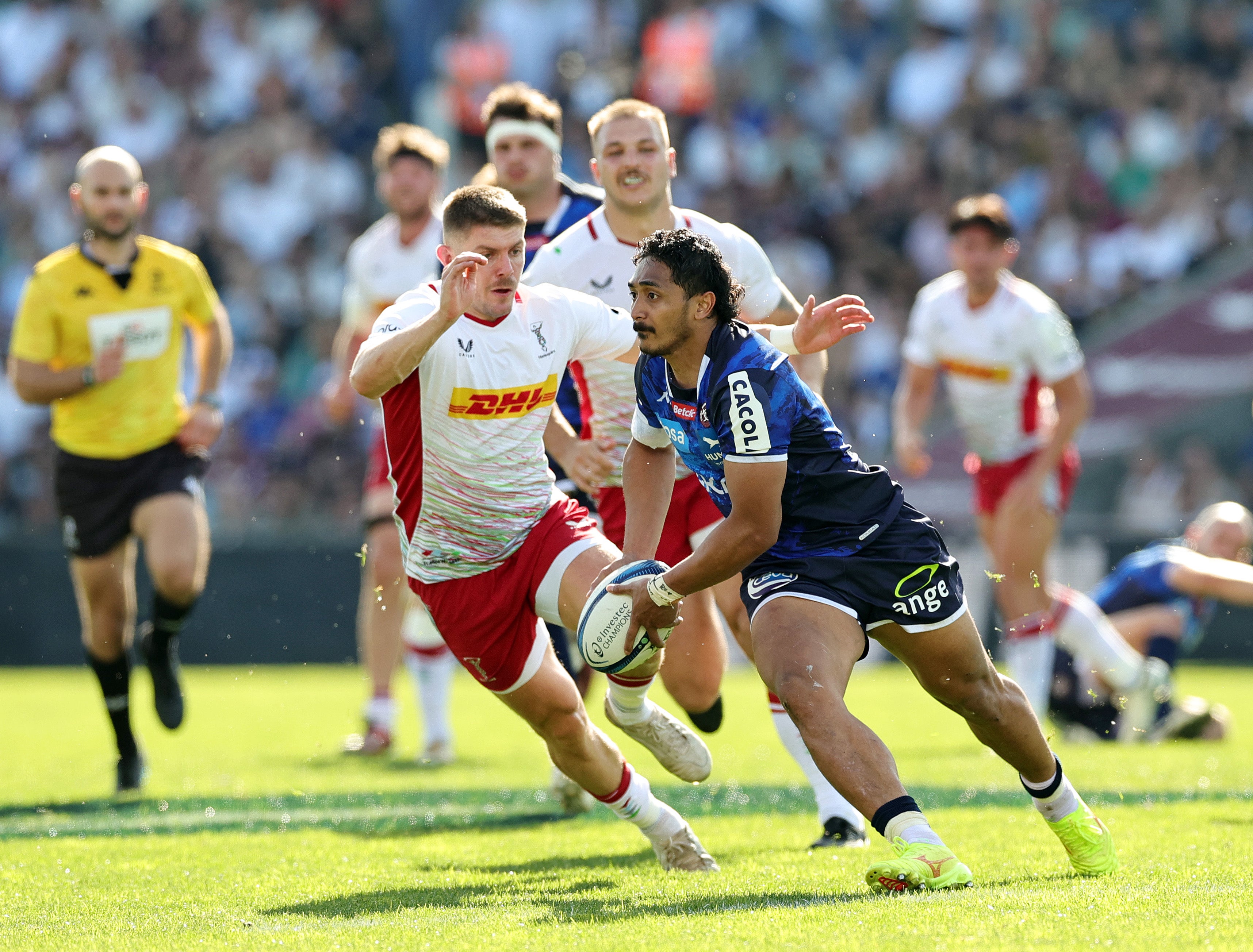 Yoram Moefana runs with the ball as Bordeaux figth back from early try