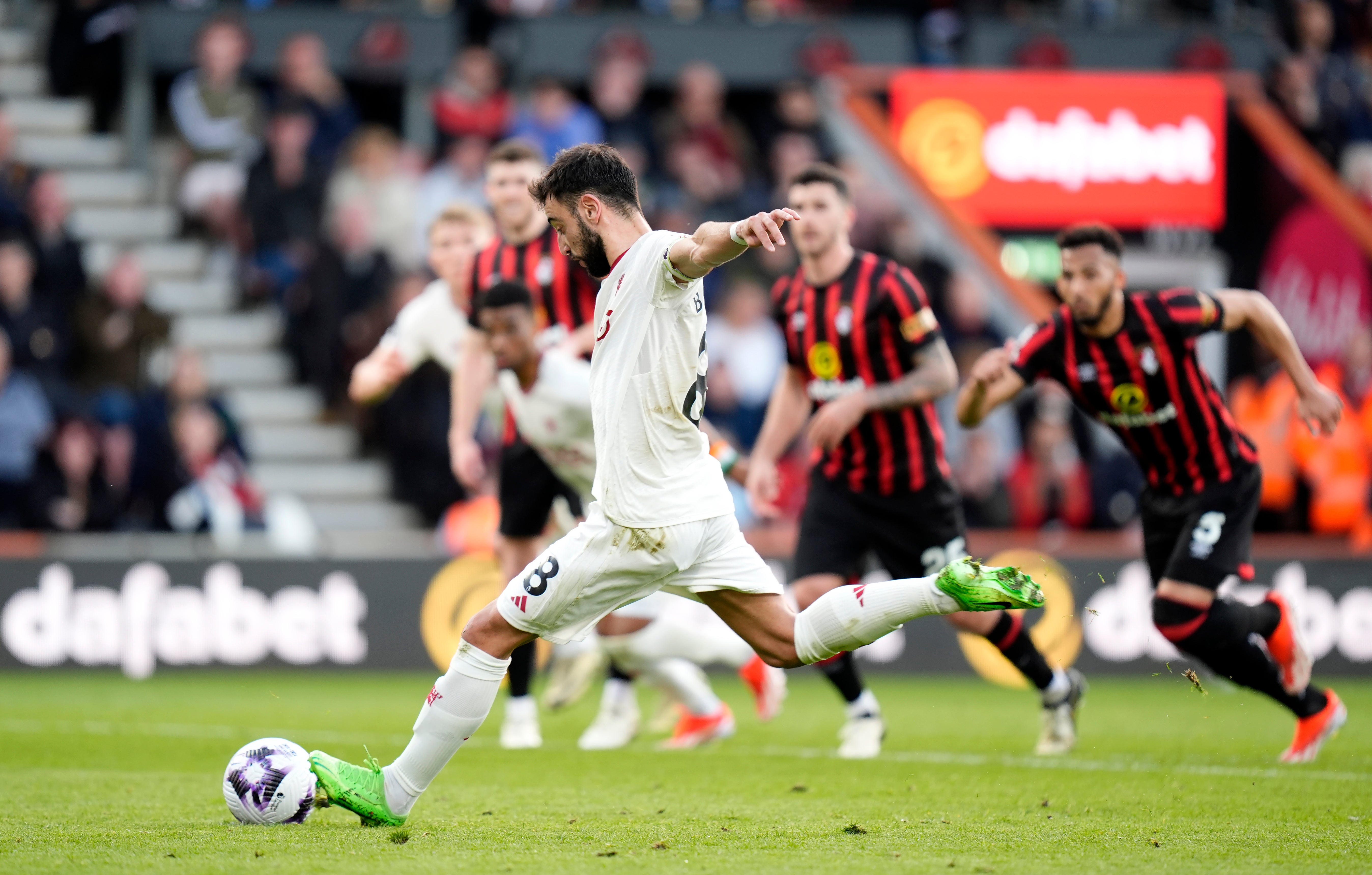 Bournemouth vs Man Utd LIVE: Premier League result and reaction as controversial penalty earns visitors a draw | The Independent