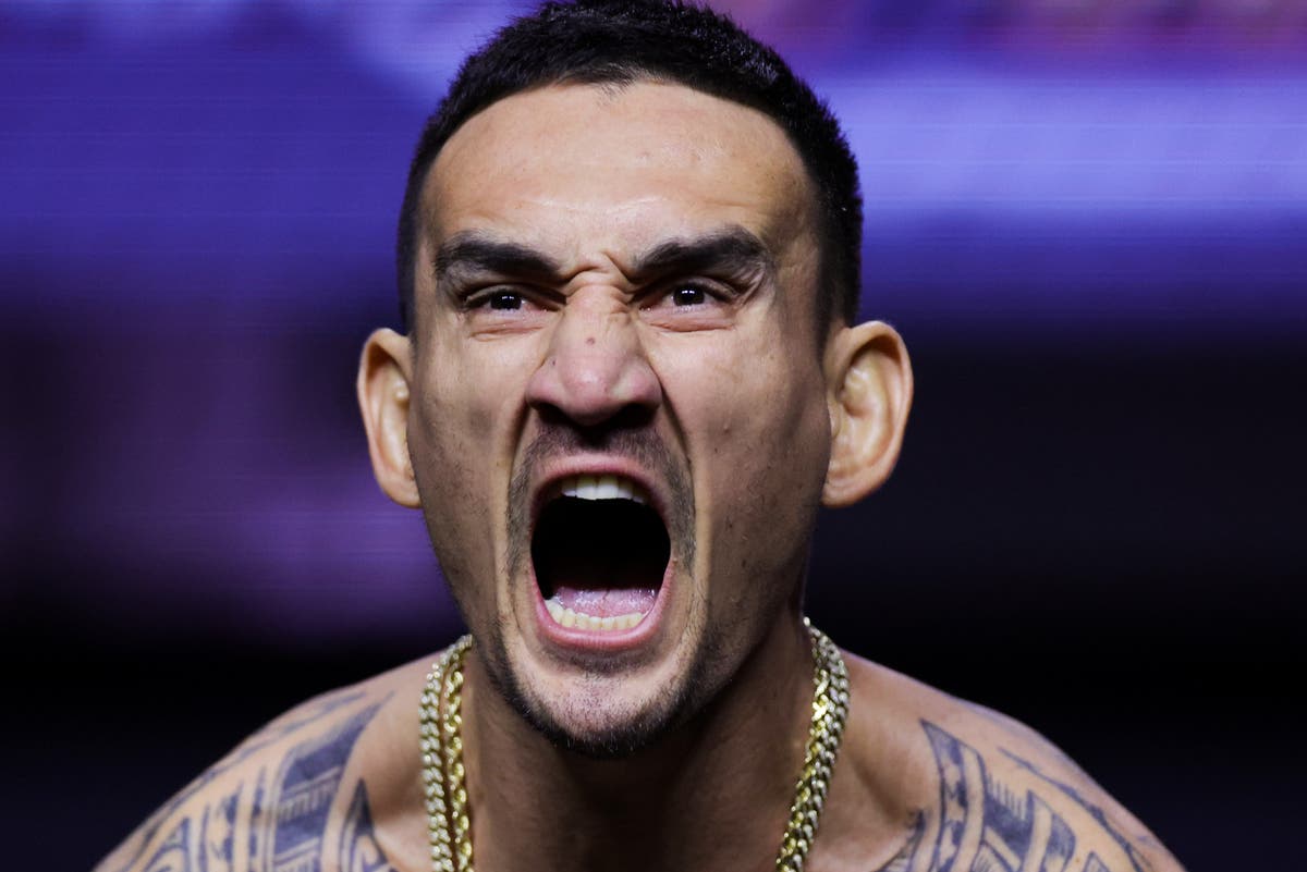 Max Holloway faceplants Justin Gaethje with all-time great KO in final second of UFC 300 fight