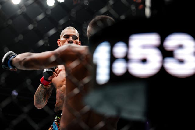 <p>Alex Pereira knocking out Jamahal Hill at UFC 300</p>