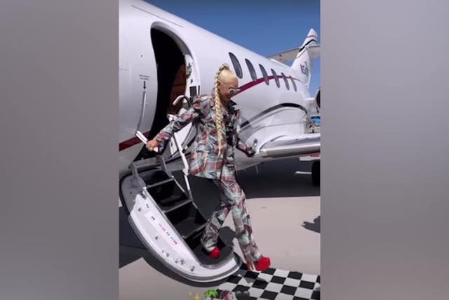 <p>Gwen Stefani arrives at Coachella on private jet ahead of No Doubt reunion.</p>