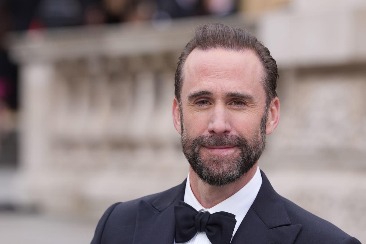 Joseph Fiennes and Mark Gatiss call for more arts funding at Olivier ...