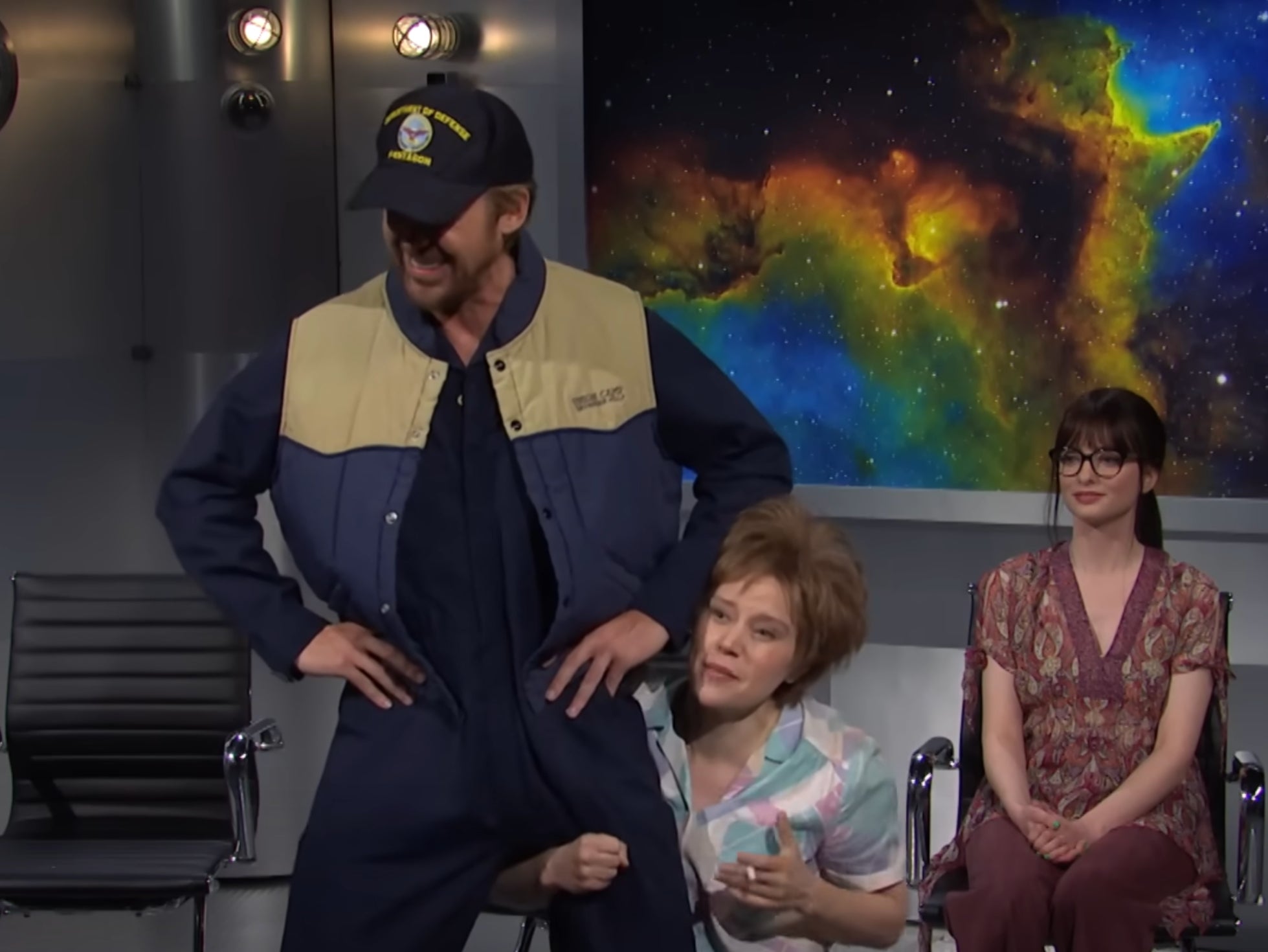 Kate McKinnon and Ryan Gosling in a Saturday Night Live skit