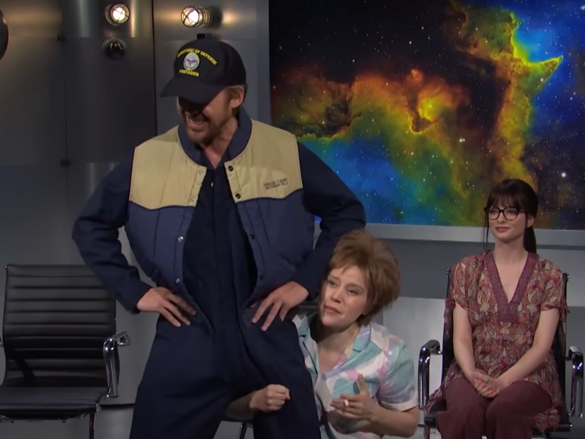 Ryan Gosling kept cracking up during latest SNL alien skit with Kate McKinnon