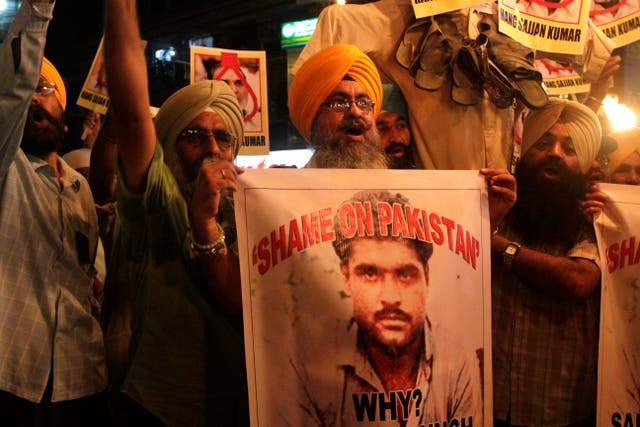 <p>Indian Sikhs shout slogans against Pakistan as they display photographs of Sarabjit Singh, a convicted Indian spy who died from a head injury after two inmates attacked him with a brick in a Lahore jail</p>