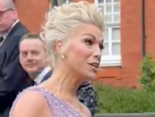 <p>Hannah Waddingham confronts photographer at Olivier Awards</p>