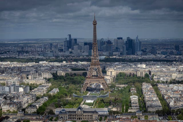 PARÍS 100 DÍAS