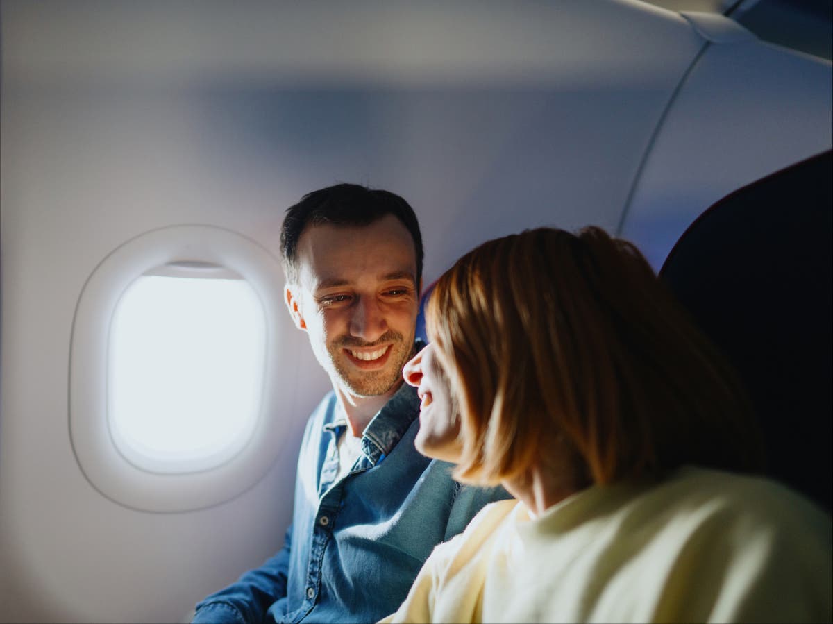 Boyfriend praised for refusing to pay for girlfriend&rsquo;s plane ticket so she could stay on vacation longer