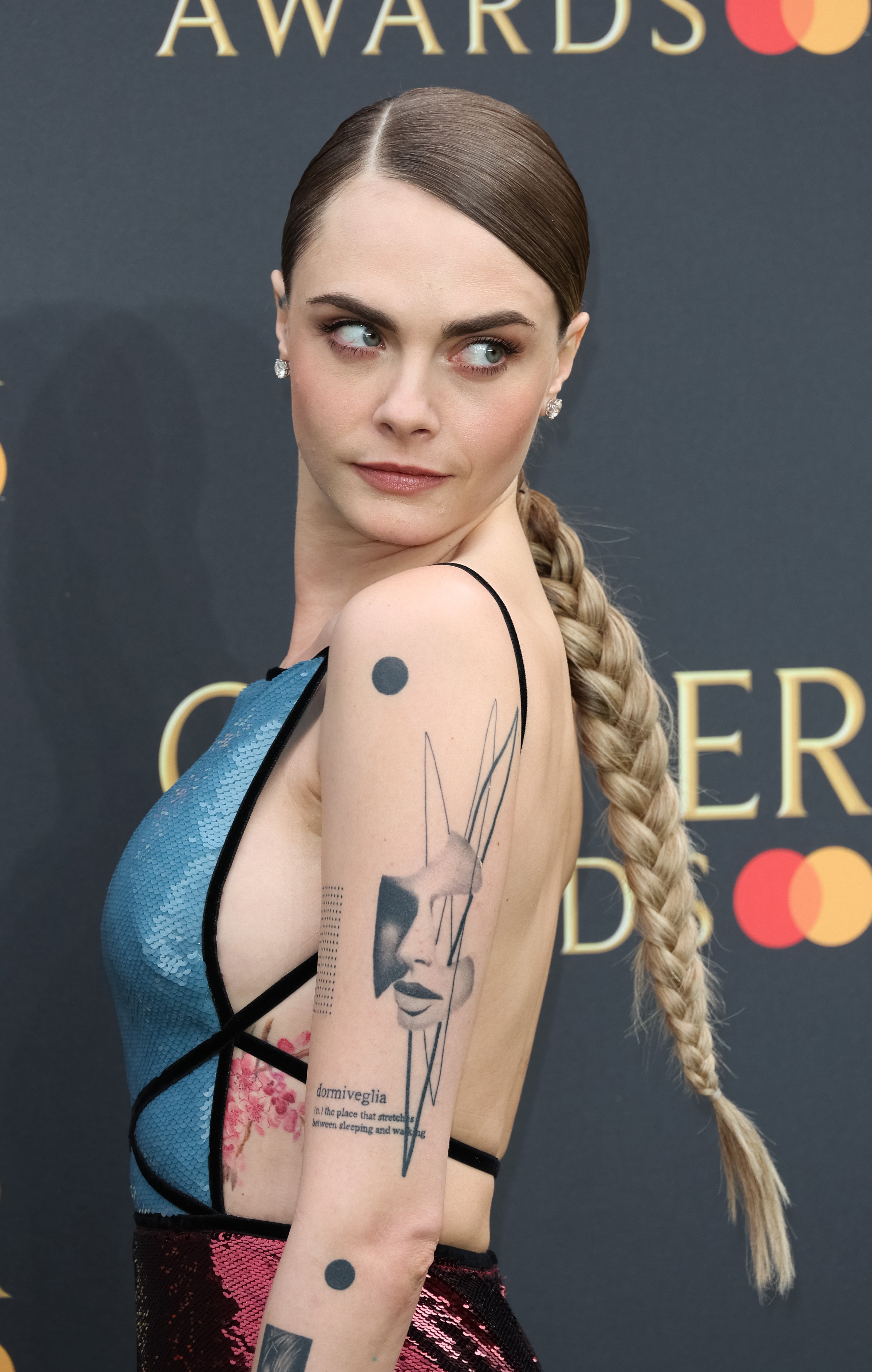 Delevingne appears to have added a thicker line to an existing tattoo above to cover up the typo in ‘walking’
